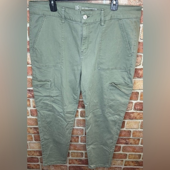 No Boundries Denim - Juniors size 21 No boundaries pants